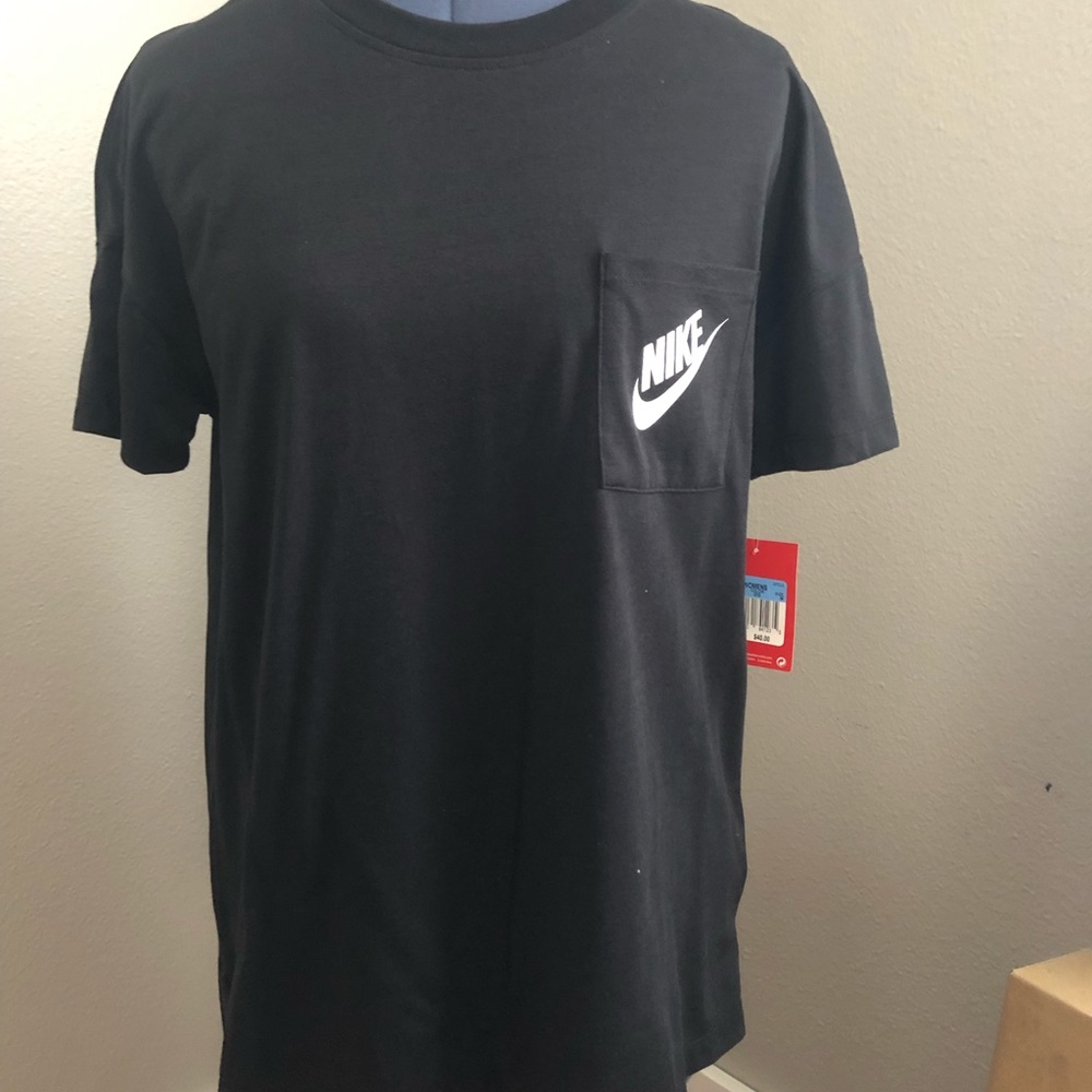 Nike women’s pocket t shirt